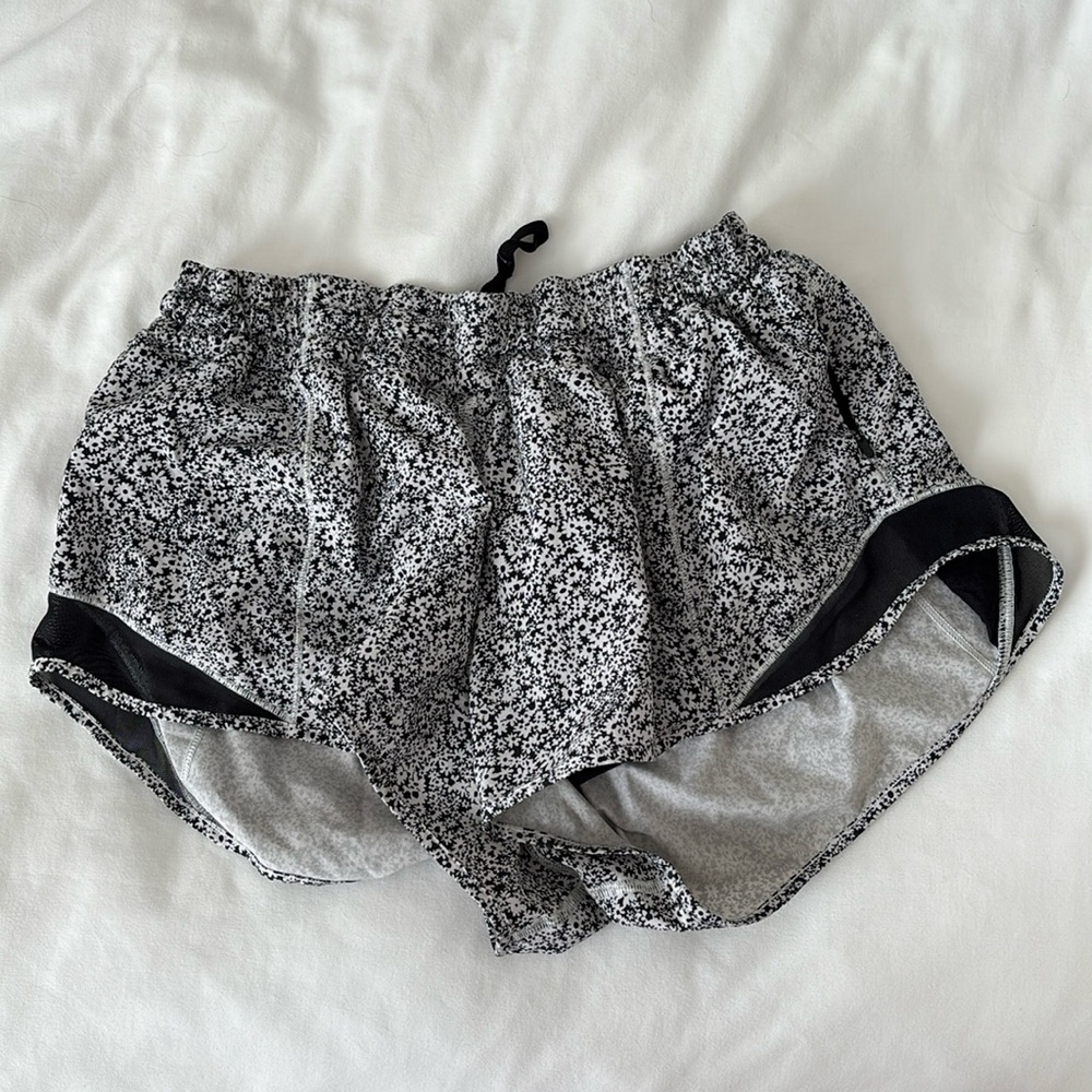 Lululemon Hotty Hot Short